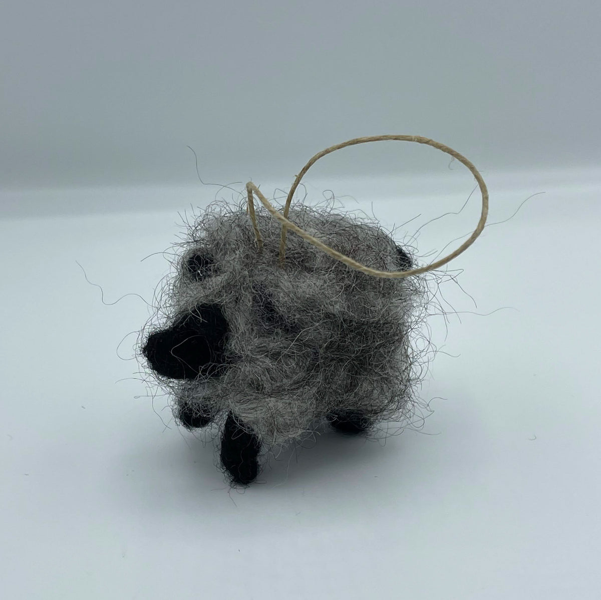 Lamb Figurine Handmade Lambs' Wool Felt Home Decor Wool Felt Sheep Mini  Table Ornament Farm Animals Decorations Birthday Gift(L,Grey)